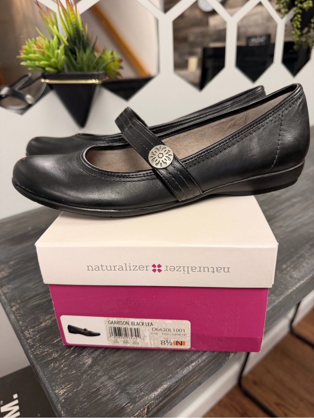 Naturalizer Garrison Mary Jane Flats in Black 8.5 N, NIB